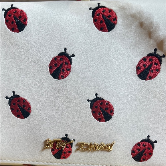 RARE Betsey Johnson Red Ladybug White Crossbody Bag NWT - Picture 3 of 15